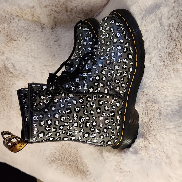 NWOB Dr. Martens Grey w/ Black and White Animal Print Boots-Size 6 - Picture 2 of 5
